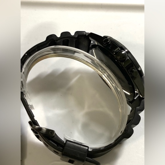 Casio AMW330, new battery, black dial, black case - Picture 5 of 15